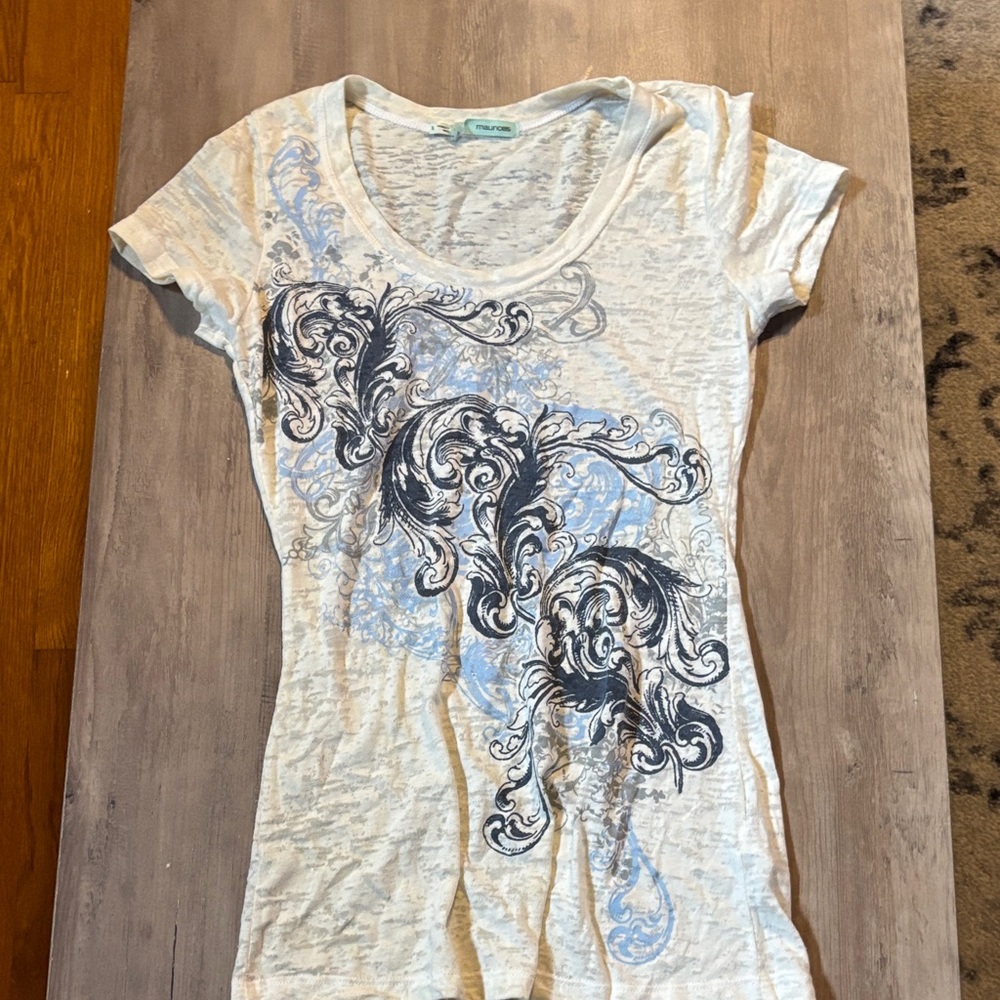 Maurices White and Blue Graphic Short Sleeve Tee